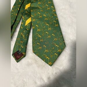Authentic Salvatore Ferragamo Men’s Tie 100% Silk Made in Italy Pre-owned